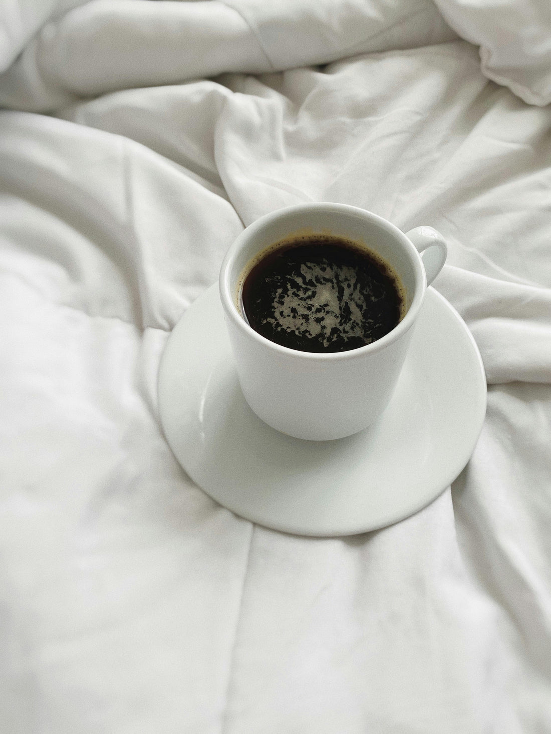 Plaisir et caféine naturelle : comment l’orgasme matinal remplace le café