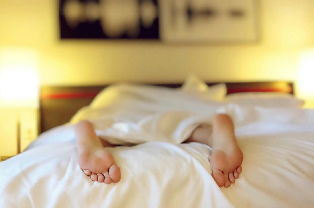 Comment le plaisir intime améliore le sommeil profond : le guide complet pour mieux dormir naturellement